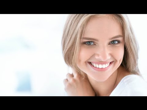 me mira y sonrie que significa