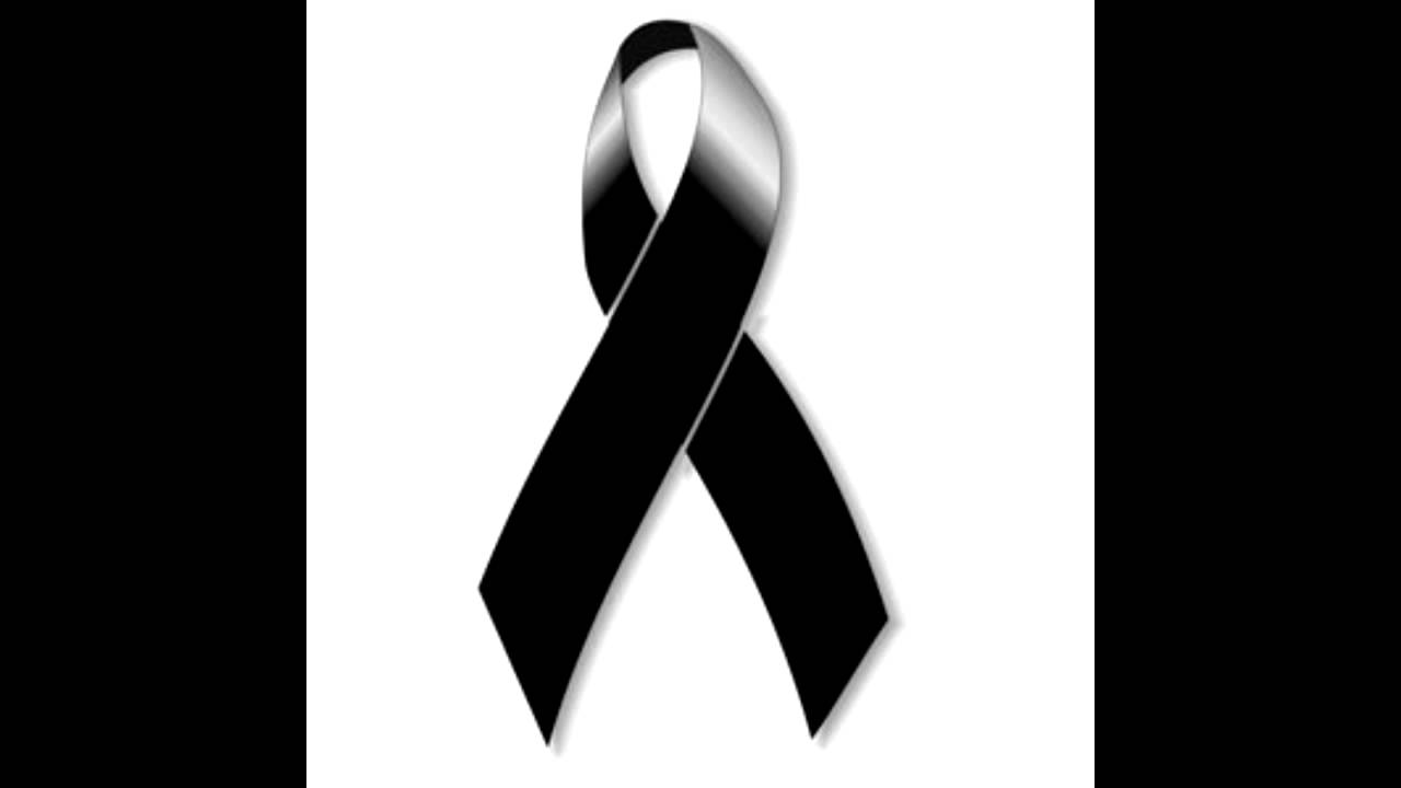 imagen de rosa negra con frase