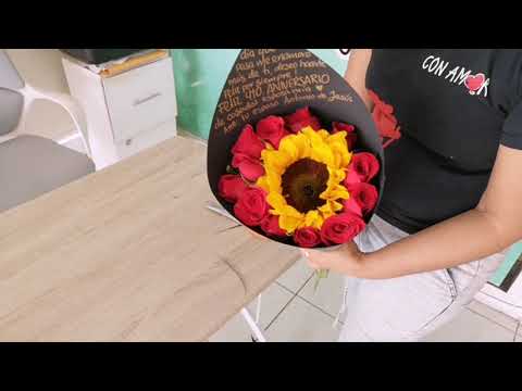 ramo de rosas con dedicatoria en papel